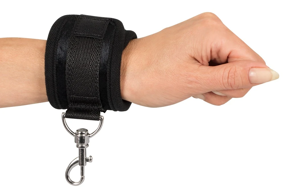 4-delige BDSM set met oogmasker, boeien, zweep en springstok