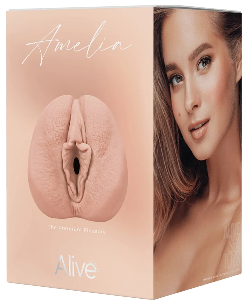 S Amelia masturbator