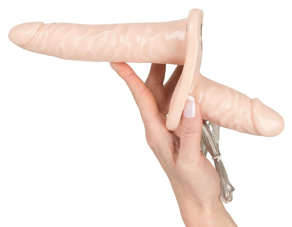 Strap-on string met dubbele vibrator en afstandsbediening