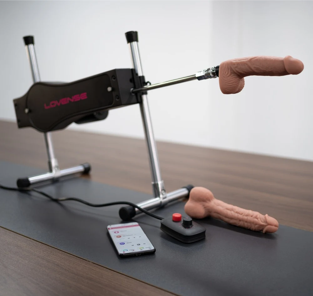 Lovense seksmachine met app en 2 dildo’s