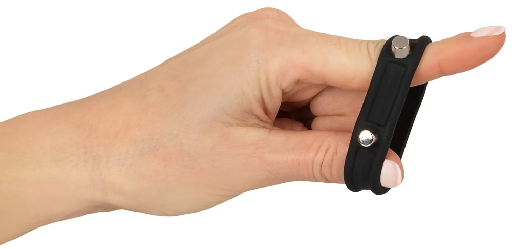 Rebel cockring met studs zwart