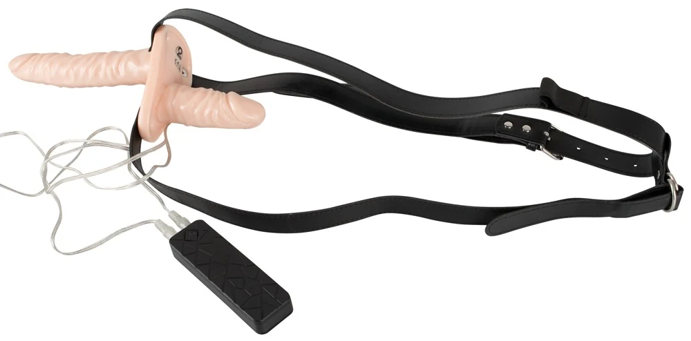 Strap-on string met dubbele vibrator en afstandsbediening