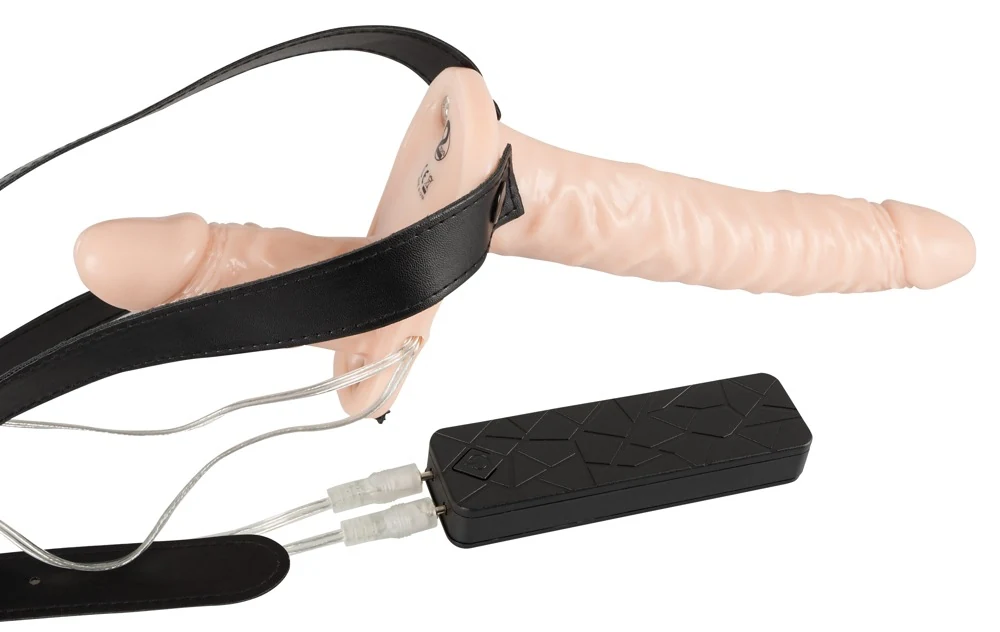 Strap-on string met dubbele vibrator en afstandsbediening